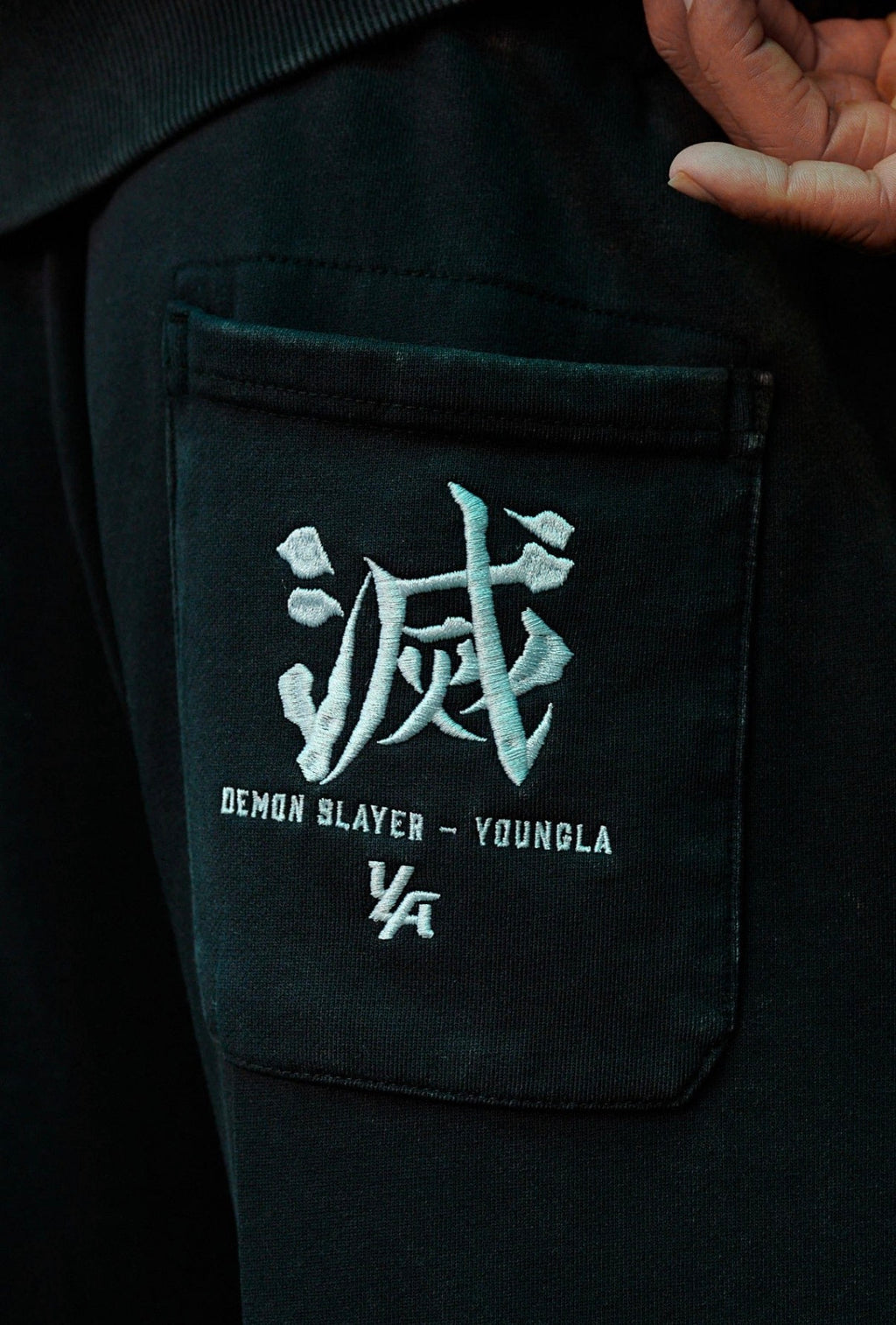 2153 - Demon Slayer: Kimetsu no
Yaiba - Sweats
